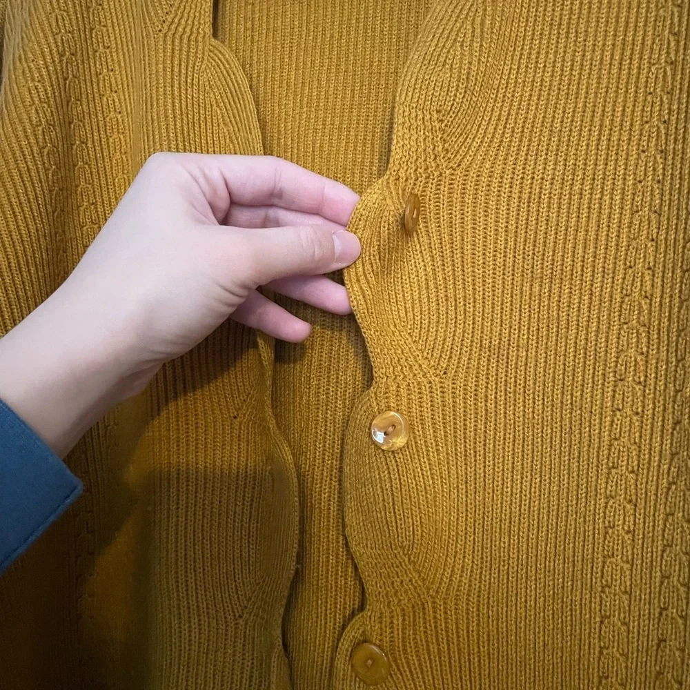 Ghansham Oswal Women's Scalloped Knit Cardigan in Mustard size M/L - Picture 5 of 7